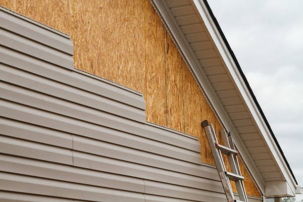 Professional Siding Installation technician working in Columbia, MD